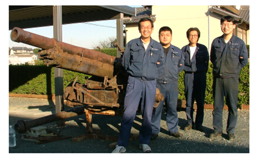 「ファインモールドはこれからも最高の模型を作り続けます!」<br>
※後ろにあるのは、本物の旧日本軍の大砲